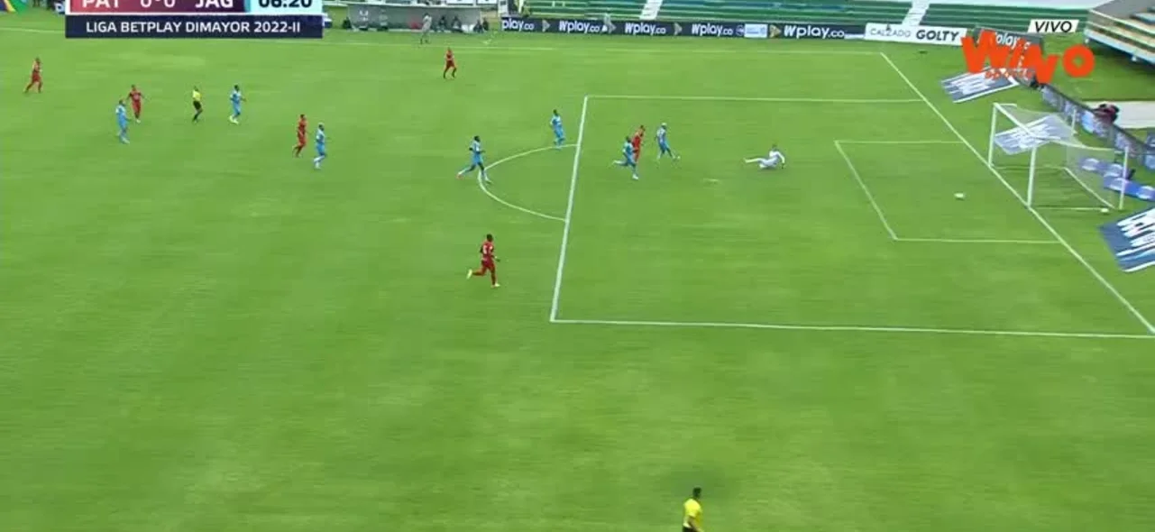 Palo de Darwin López contra Jaguares.