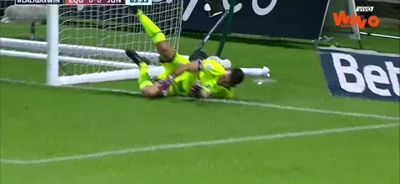 Remate de Hinestroza a La Equidad