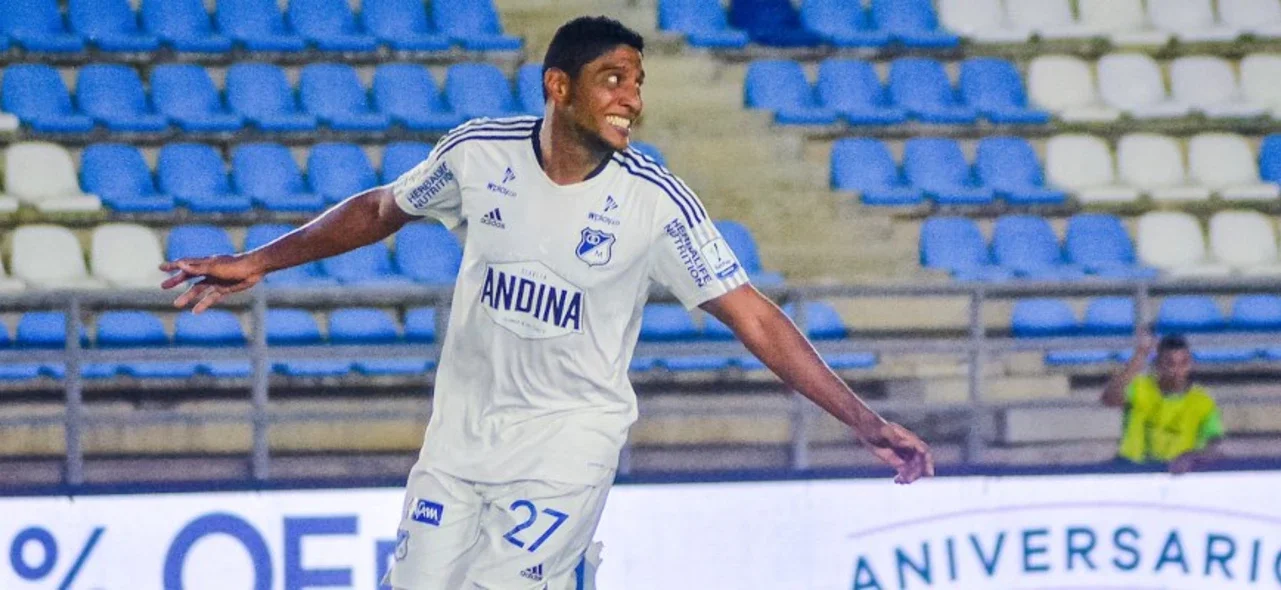 Luis Carlos Ruiz abrió el marcador | Foto: VizzorImage / Gustavo Pacheco