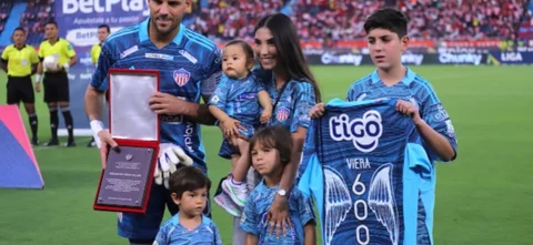Homenaje a Sebastián Viera por sus 600 partidos con Junior. / Foto: VizzorImage - Jesús Rico