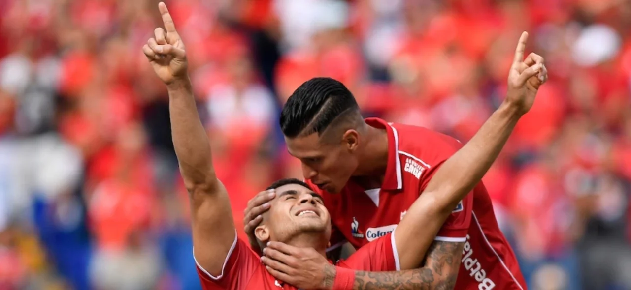 Carlos Sierra, autor del primer gol - Foto: VizzorImage/ Gabriel Aponte