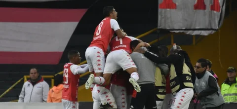 Mira aquí los goles de la victoria de Santa Fe sobre Patriotas. / Foto: VizzorImage - Luis Ramirez