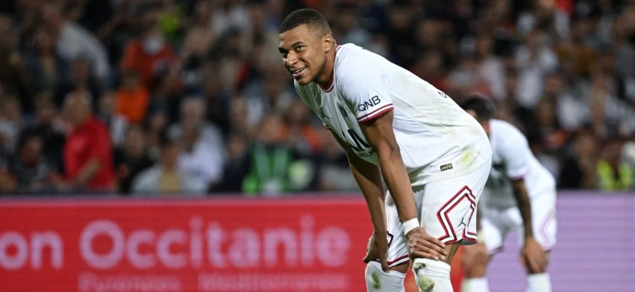 Mbappé sufre molestias en los aductores / AFP