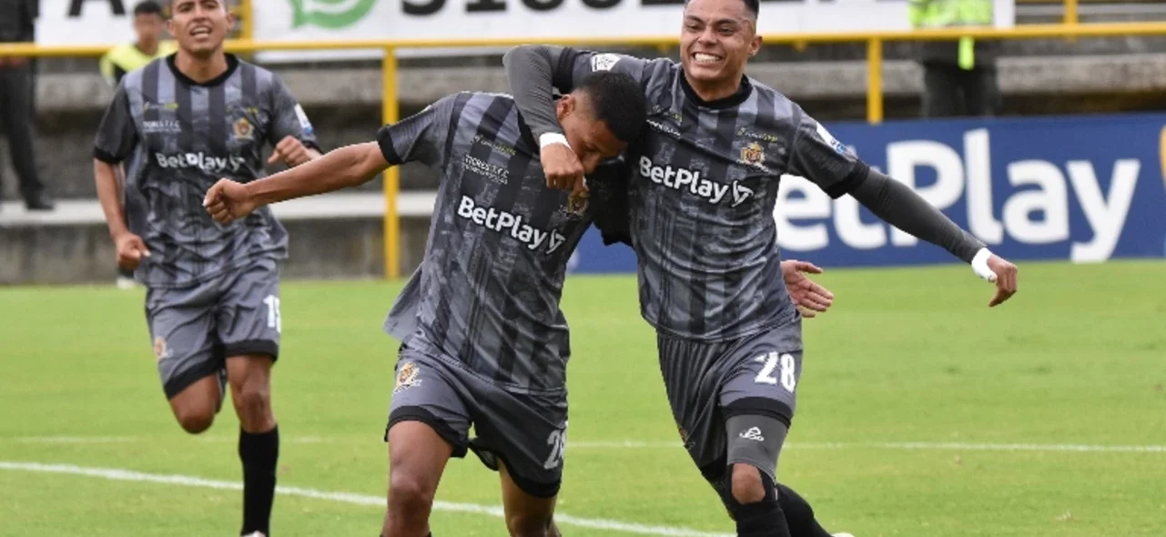 Victoria de Tigres 0-1 sobre Bogotá -VizzorImage / Felipe Caicedo