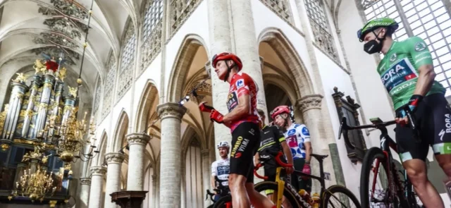Ahora hay un nuevo líder de la clasificación general de la Vuelta a España. / Foto: AFP.