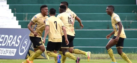 Jeisson Quiñones marcó el gol del triunfo | Foto: VizzorImage / Edward Leguizamon