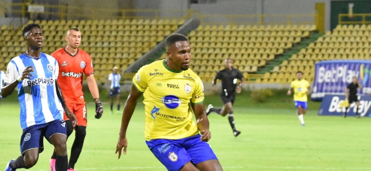 Repartieron los puntos en el estadio Jaime Morón. / Foto: VizzorImage - Javier Garcia