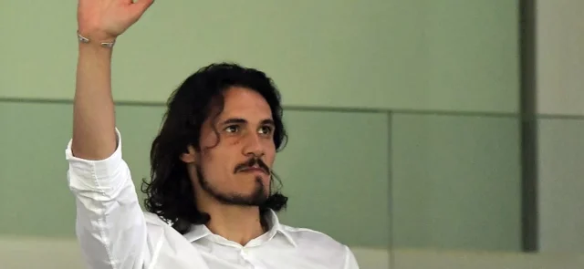 Edinson Cavani es nuevo jugador de Valencia / AFP