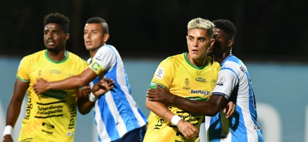 Leones y Real Santander empataron 1-1 en Ditaires. / Foto: VizzorImage - Luis Benavides