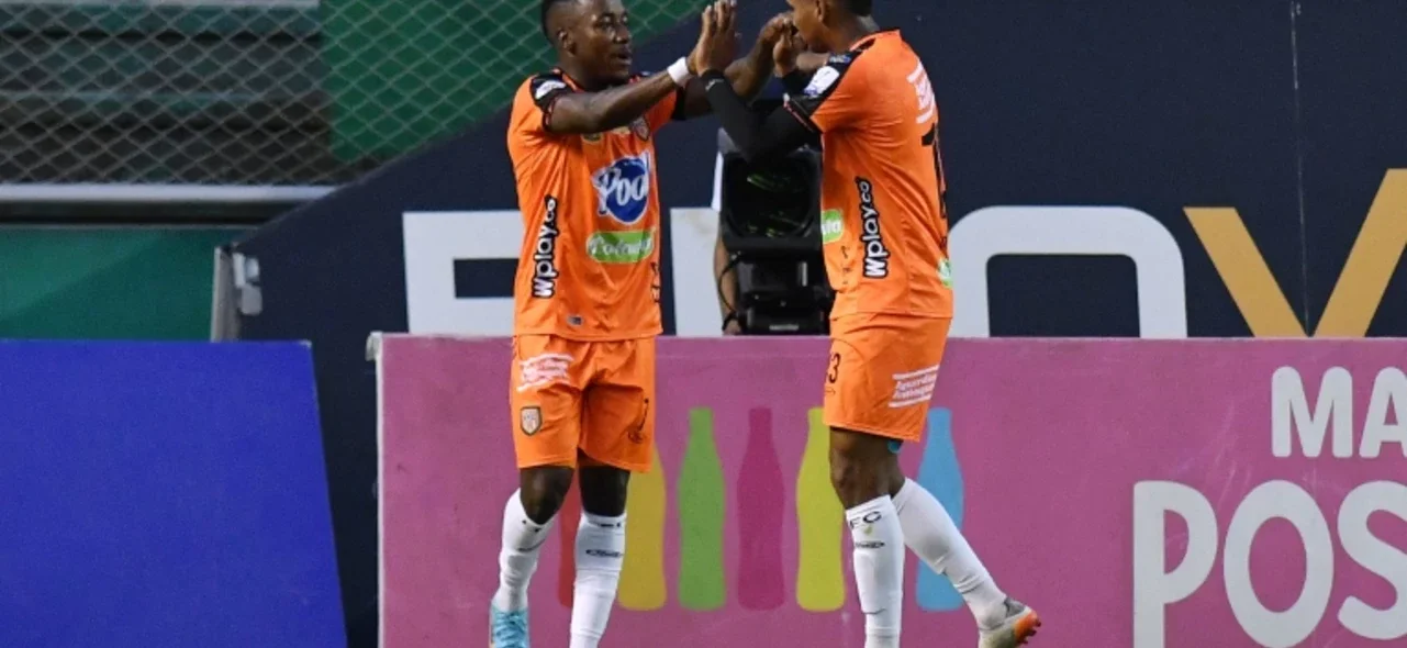 Envigado goleó a Cali 3-0. Foto: VizzorImage / Nelson Ríos