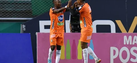 Envigado goleó a Cali 3-0. Foto: VizzorImage / Nelson Ríos