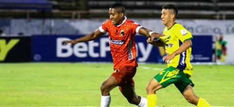 Huila se quedó con los 3 puntos ante Llaneros. / Foto: VizzorImage - Sergio Reyes