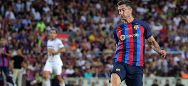 Lewandowski comenzó a ilusionar a los hinchas de Barcelona. / Foto: AFP.