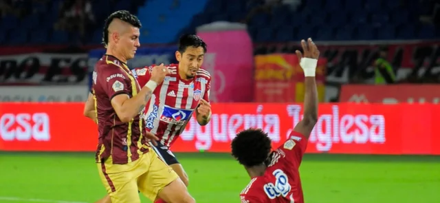 Este fue el momento que vivió Michael Rangel a las afueras del estadio. / Foto: VizzorImage - Jesus Rico.