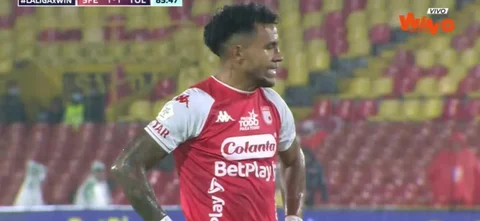 Así fue como el jugador erró el gol de la victoria en Bogotá.
