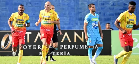 Pereira abrió y cerró el partido con goles en Montería. / Foto: VizzorImage - Andres Lopez