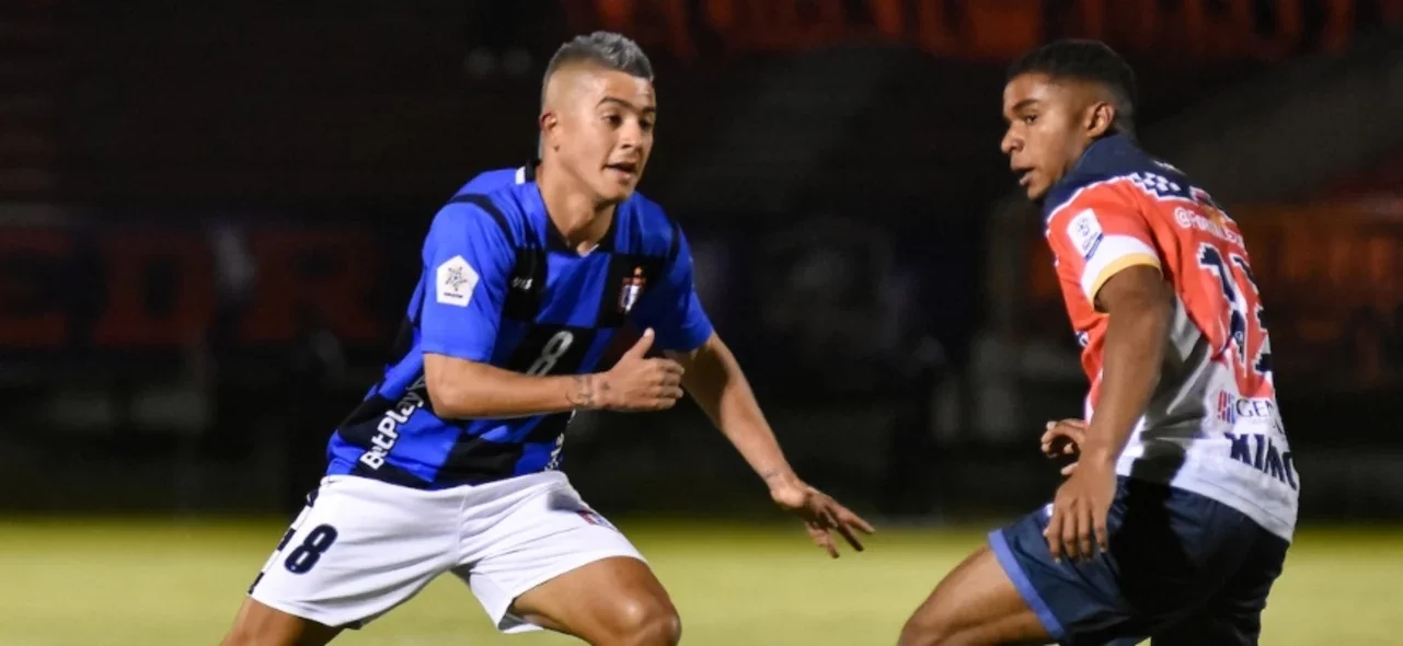 Boyacá Chicó y Fortaleza empataron sin goles. / Foto: VizzorImage - Edward Leguizamon