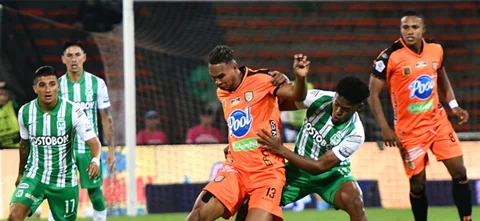 Nacional y Envigado empataron 1-1. Foto: VizzorImage / Luis Benavides
