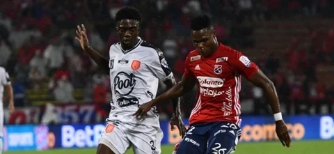 Envigado recibe a Medellín por liga. Foto: VizzorImage / Luis Benavides