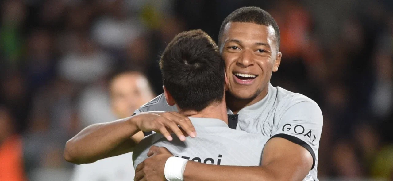 Mbappé y Messi. Foto: AFP