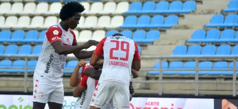 Santa Fe volvió al triunfo y sigue en la pelea por entrar a los mejores 8. / Foto: VizzorImage - Gustavo Pacheco