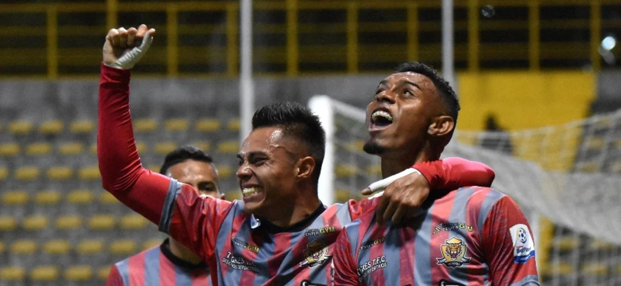 Tigres venció a Bogotá. Foto: VizzorImage / Felipe Caicedo