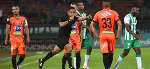 Empate entre Nacional y Envigado / VizzorImage