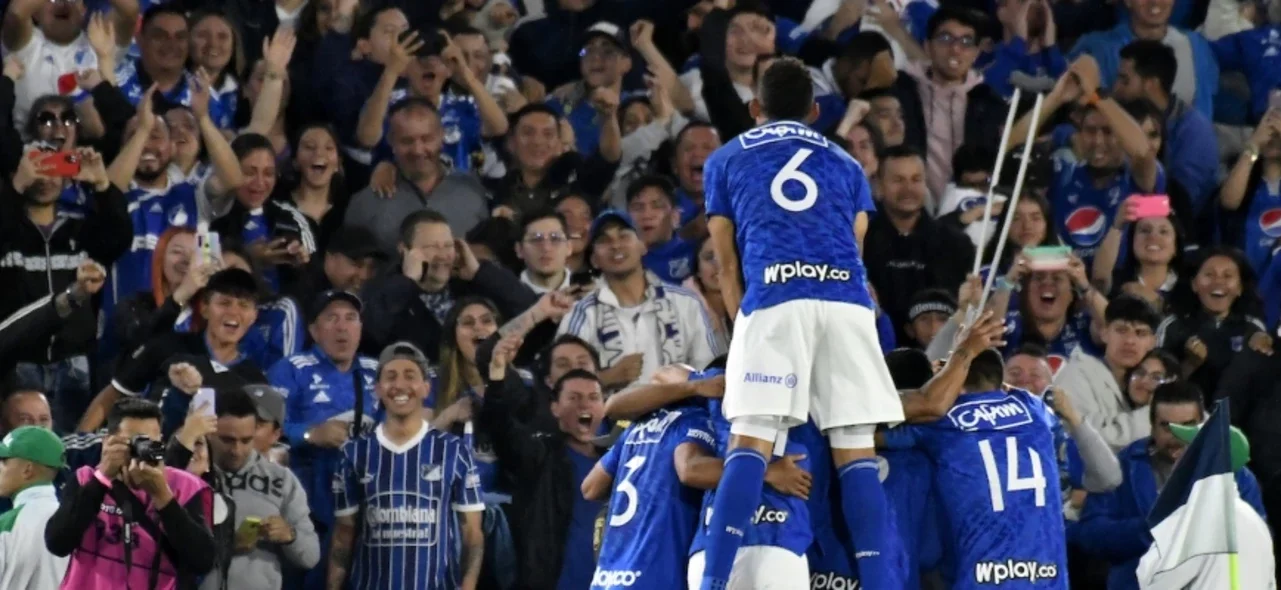 Así vivieron los hinchas de Millonarios el clásico contra América. / Foto: VizzorImage - Luis Ramirez