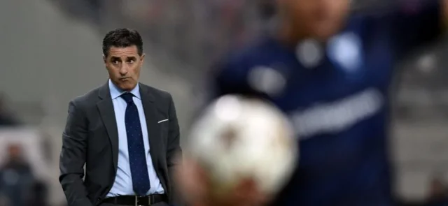 Míchel podría llegar a ser el nuevo entrenador de James en Olympiacos. / Foto: AFP.