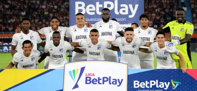 Así fue como aplaudieron a los jugadores de Millonarios en el Metropolitano. / Foto: VizzorImage - Jairo Cassiani