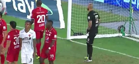 Novoa le negó el gol a Patriotas