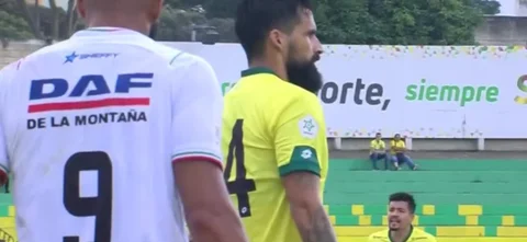 El palo le negó el gol a Once Caldas