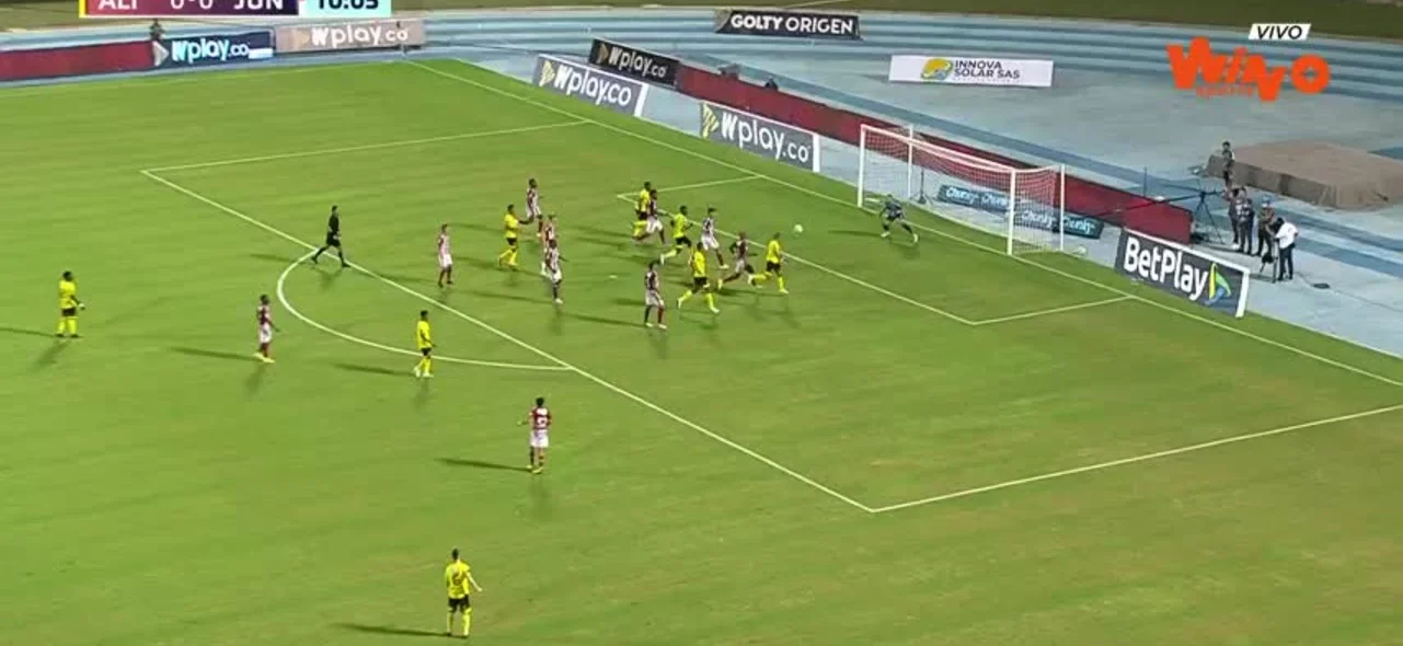 Viera se vistió de héroe frente a potente remate de Alianza