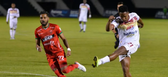 Patriotas empató el juego 1-1 contra Tolima en Tunja. / Foto: VizzorImage - Macgiver Baron