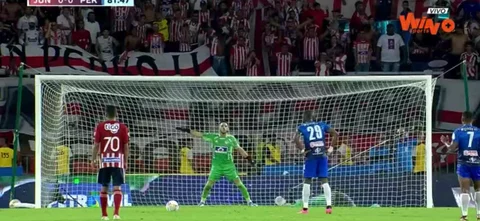 Así fue la atajada de Viera contra Pereira