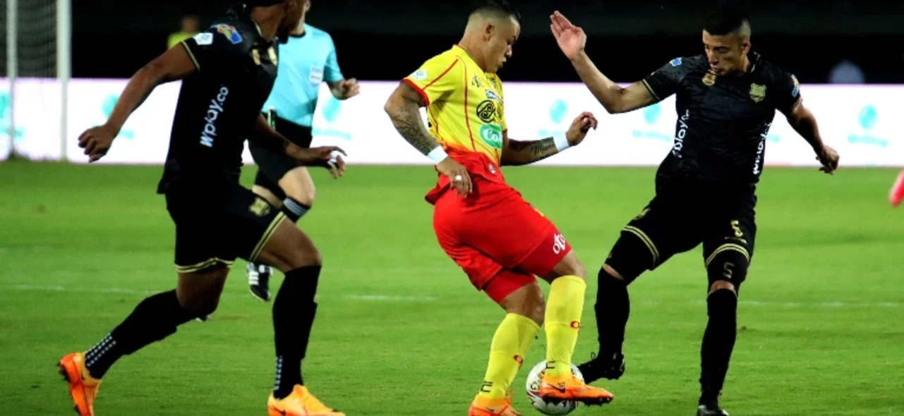 Empate a 2 entre Pereira y Águilas -Vizzor Image