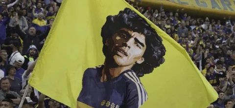 Messi y Ronaldinho se sumaron al partido en homenaje a Maradona. / Foto: AFP.