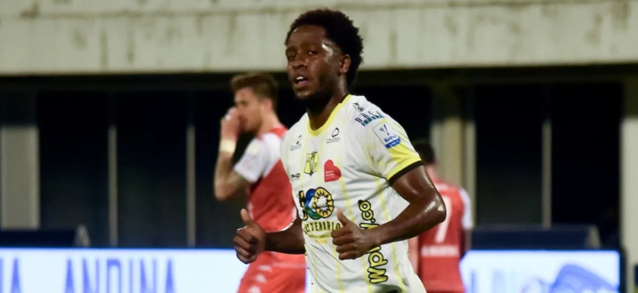 Alianza Petrolera tuvo una noche redonda ante Santa Fe. / Foto: Vizzorimage.