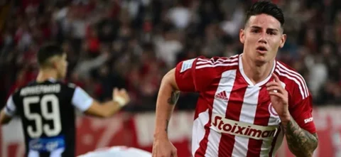 A pesar de derrota, el colombiano recibe elogios de la prensa griega. / Foto: Twitter jamesdrodriguez