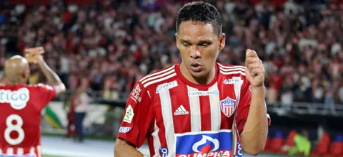 Junior entró a la fiesta de los ocho - Foto: VizzorImage/ Jairo Cassiani