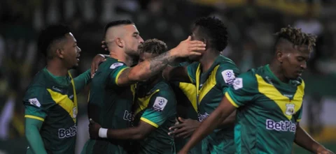 Quindío volvió al triunfo y no quiere dar ventaja en el cuadrangular. / Foto: Vizzorimage.