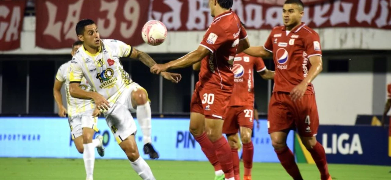 Triunfo de América frente a Alianza Petrolera / VizzorImage