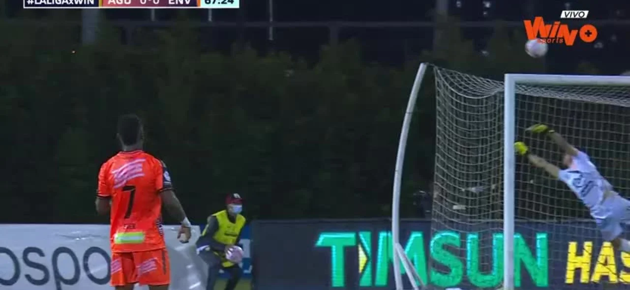 Parra no dejó pasar ningún balón y remate de Águilas Doradas