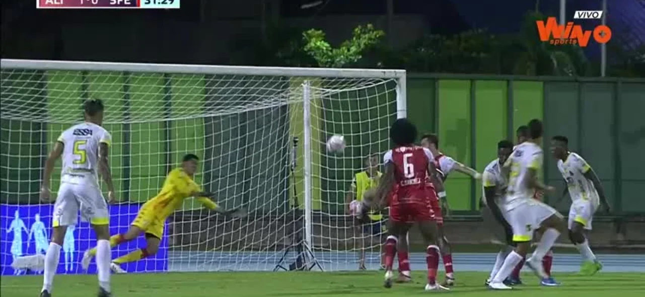 Santa Fe de nuevo se salvó tras jugada de Alianza