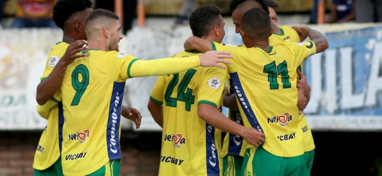 Triunfo de Huila sobre Quindío / VizzorImage