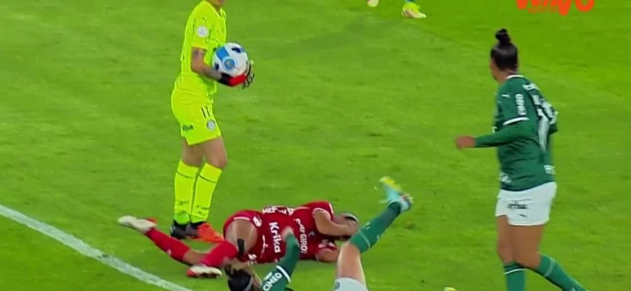 América pidió penal por esta jugada
