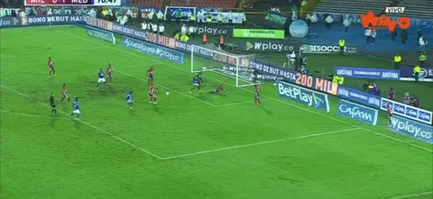 Ruiz por poco iguala el juego en El Campín