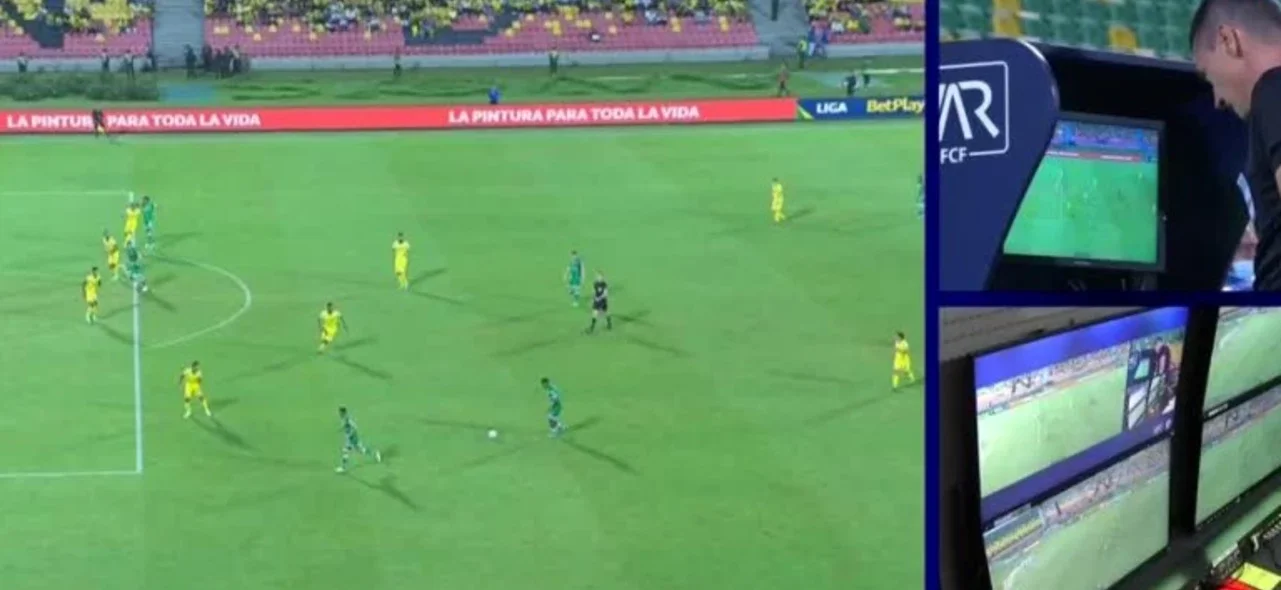 El VAR analizó posible roja