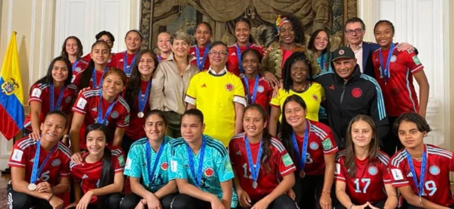 Mindeporte entregó incentivos a jugadoras de Colombia Sub 17. / Foto: Mindeporte.