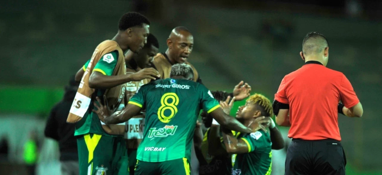 Quindío no desaprovechó y ganó 3-0 ante Huila. / Foto: Vizzorimage.